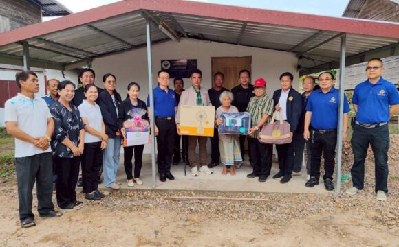 พิธีมอบบ้านที่ได้รับการปรับปรุงซ่อมแซม จากมูลนิธิปิลันธน์โอวาท
